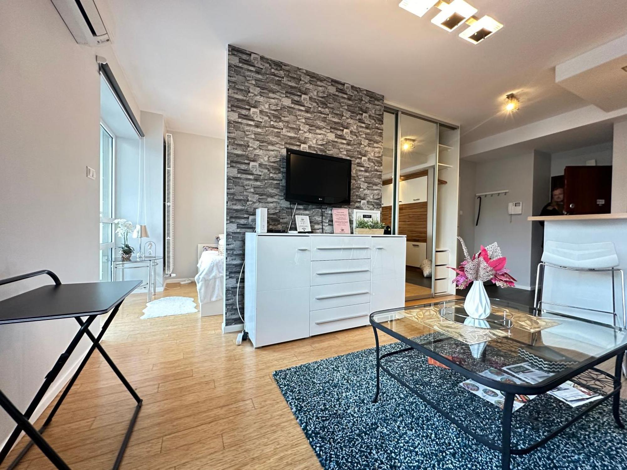 Aparthotel Platinum Towers By Cityapartmentsparking Warsaw